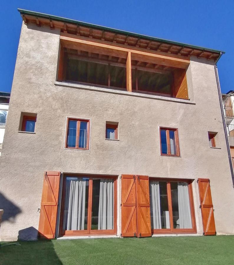Apartament "El Castell" Casa Rural Cal Rialla Ливия Екстериор снимка