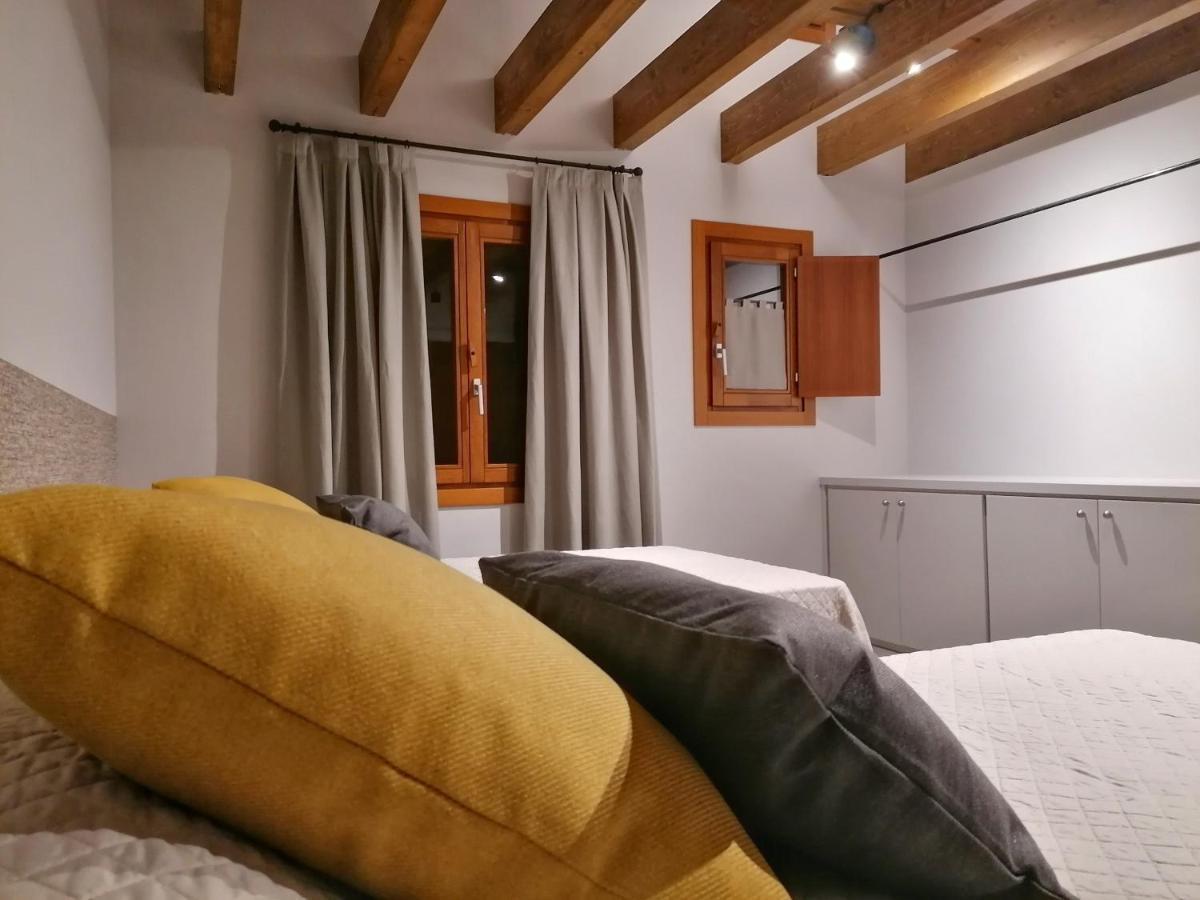 Apartament "El Castell" Casa Rural Cal Rialla Ливия Екстериор снимка