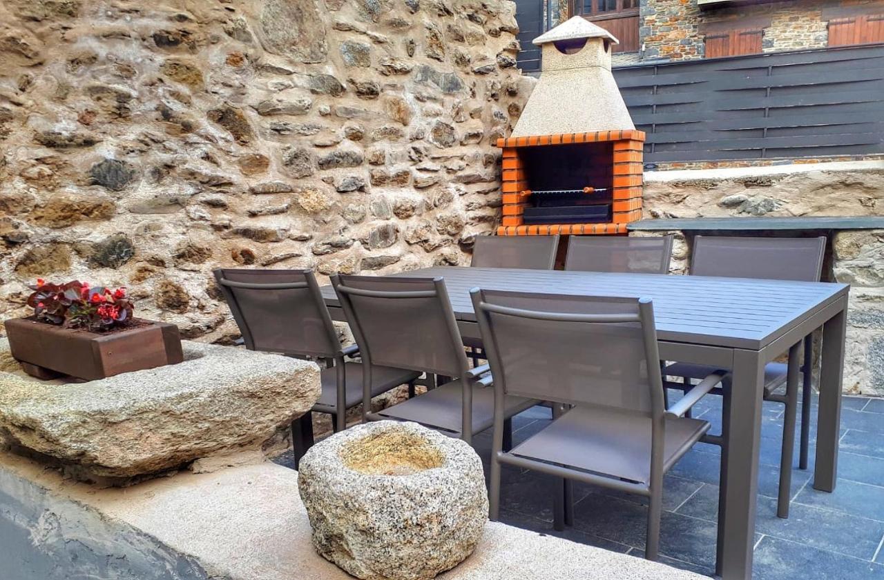 Apartament "El Castell" Casa Rural Cal Rialla Ливия Екстериор снимка